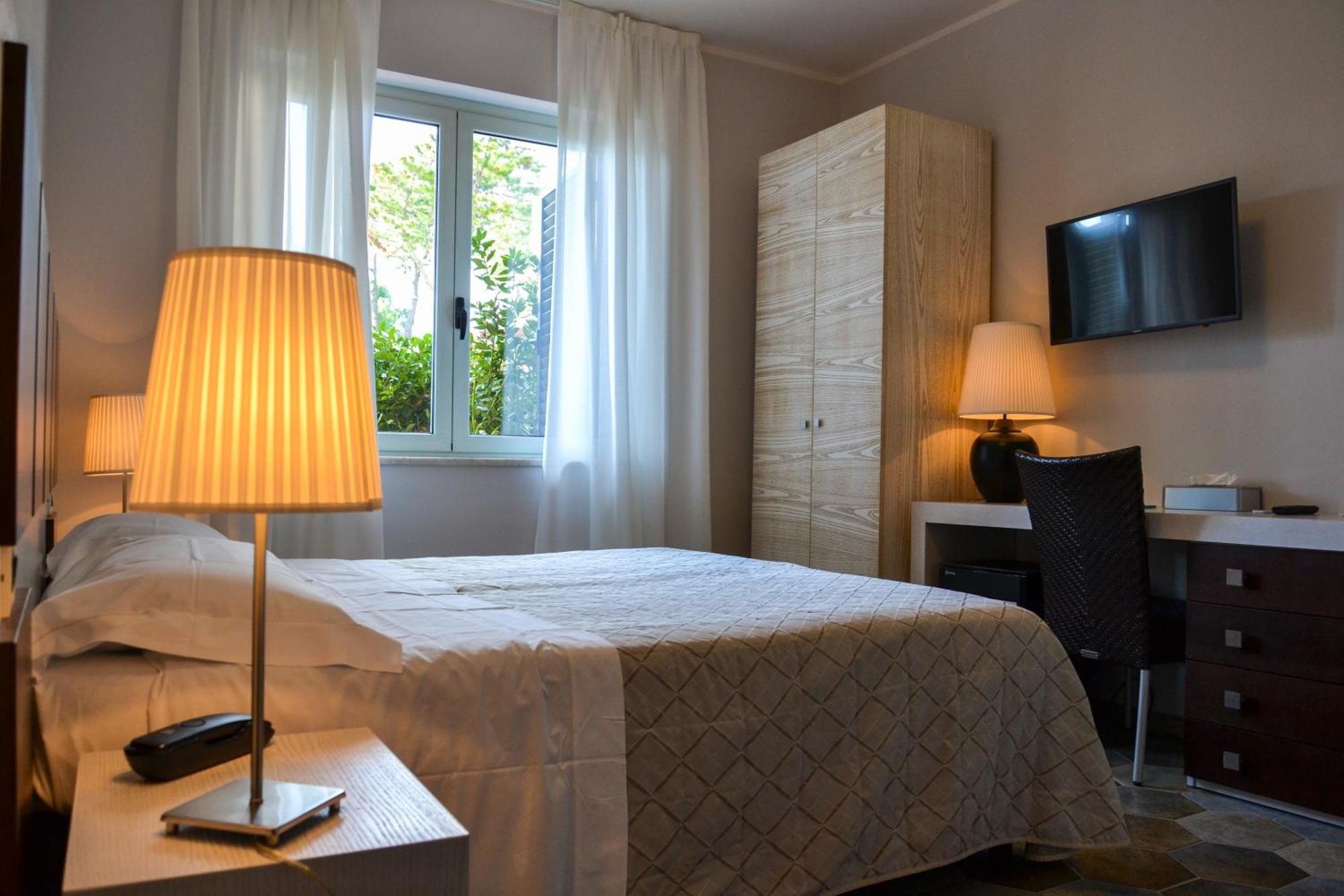 Hotel Villa Elsa Марина-ди-Масса Экстерьер фото